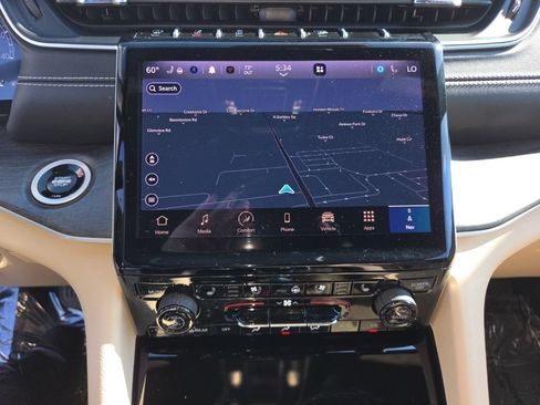 Certified 2024 Jeep Grand Cherokee Limited w/ Luxury Tech Group II AWD/4WD image 18