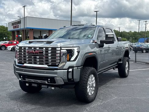 Used 2024 GMC Sierra 2500 Denali w/ Denali Reserve Package AWD/4WD image 2