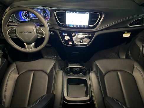 New 2026 Chrysler Pacifica Select image 12