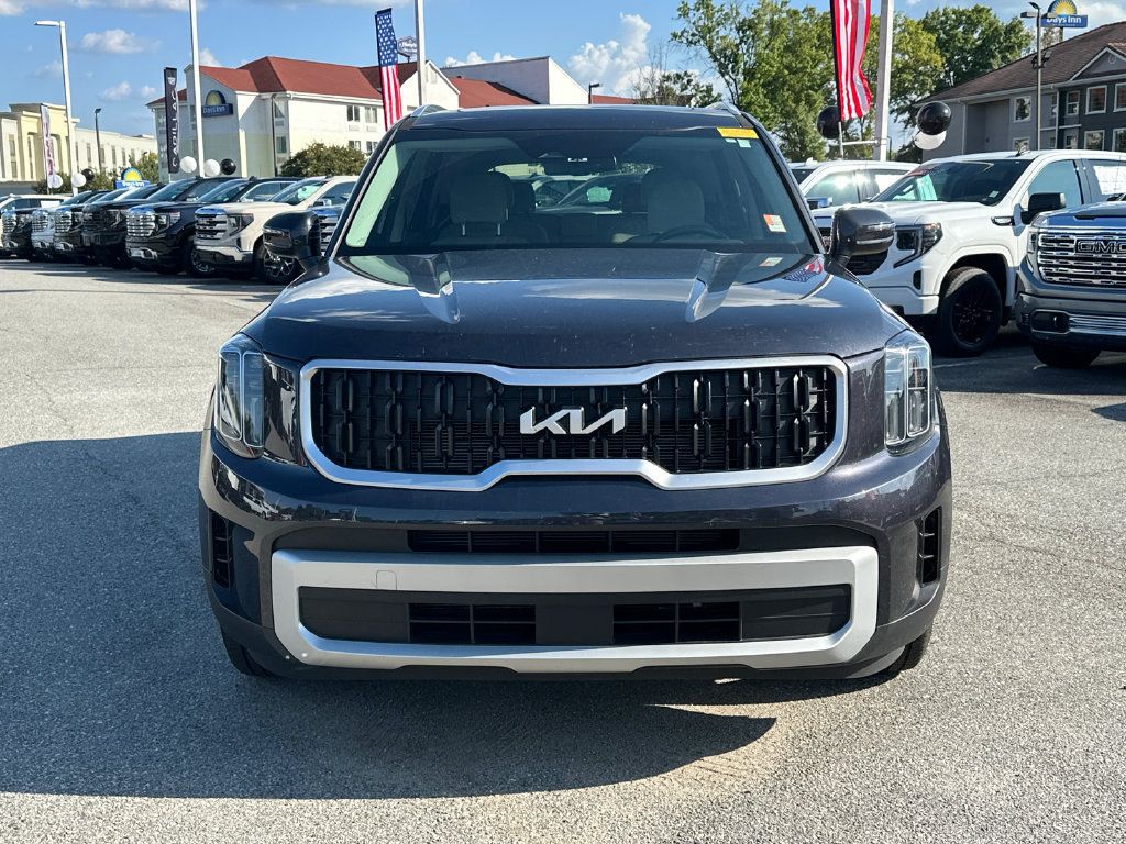Certified 2025 Kia Telluride EX w/ EX Captain's Chair Package AWD/4WD image 2