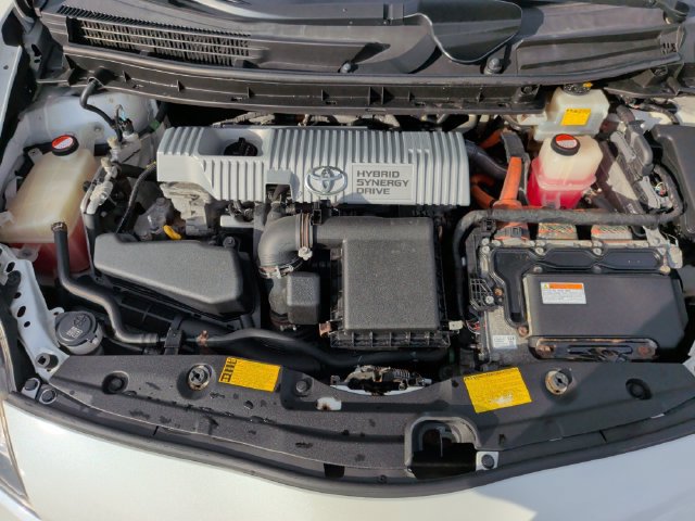 Used 2014 Toyota Prius Three w/ Solar Roof Package FWD image 32