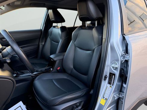 Used 2022 Toyota Corolla Cross XLE w/ Convenience Package image 12