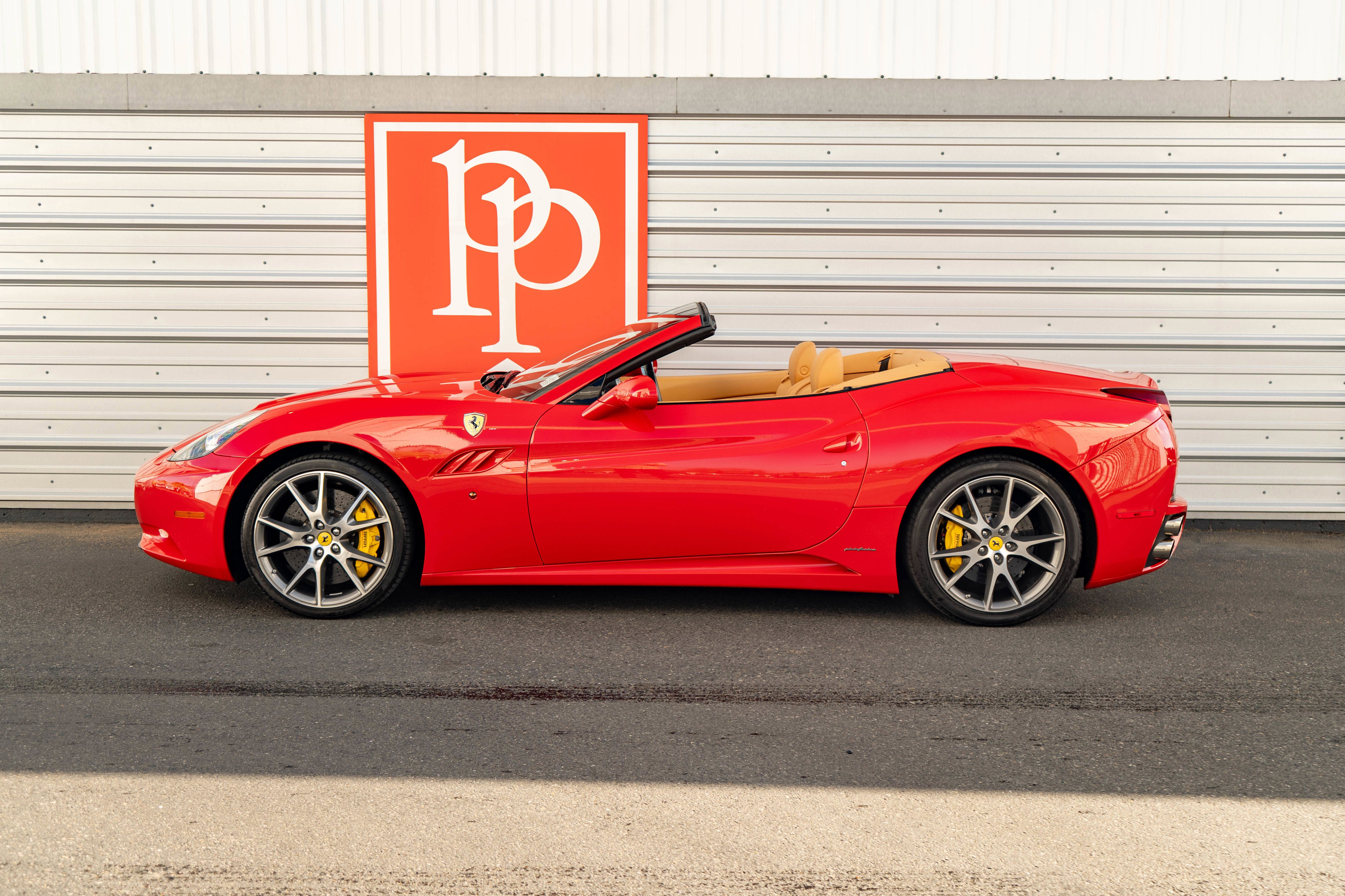 Used 2010 Ferrari California RWD image 36