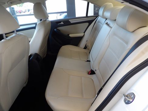 Used 2017 Volkswagen Jetta SE FWD image 23