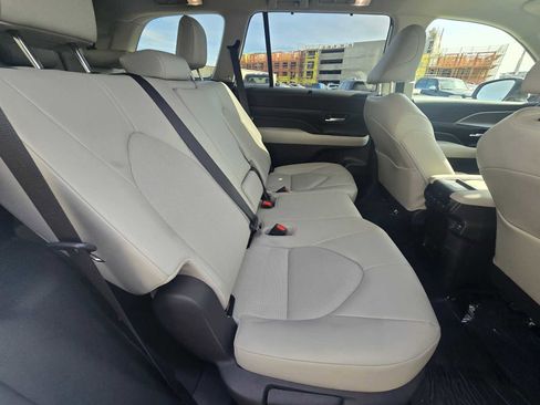 Used 2024 Toyota Grand Highlander XLE image 14