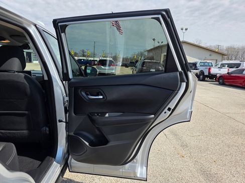 Used 2025 Nissan Rogue SV AWD/4WD image 24
