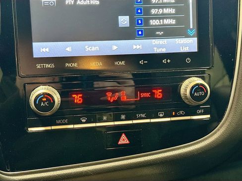 Used 2022 Mitsubishi Outlander LE image 12