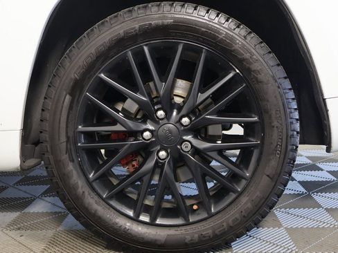 Used 2017 Jeep Grand Cherokee Summit w/ Platinum Series Group image 16