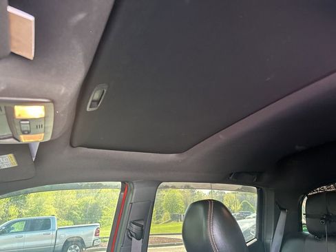 Used 2017 Toyota Tacoma TRD Sport w/ Premium & Technology Package image 7