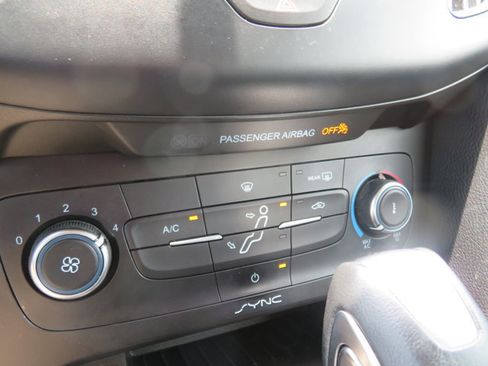 Used 2015 Ford Focus SE w/ Interior Protection Package image 27