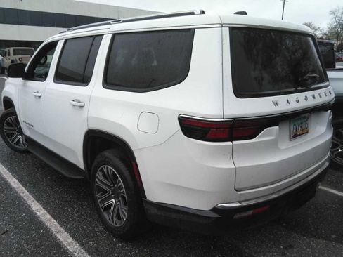 Used 2024 Jeep Wagoneer Series II w/ Flexible Seating Group RWD image 4
