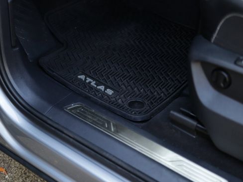 Used 2022 Volkswagen Atlas SEL Premium image 23