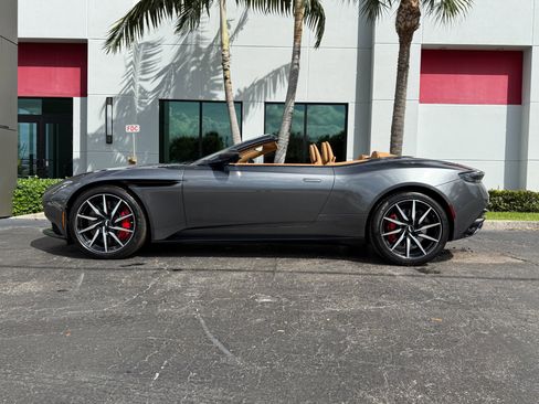 Used 2019 Aston Martin DB11 Volante image 9