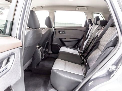 Used 2023 Nissan Rogue SV image 28