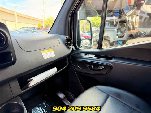 Used 2019 Mercedes-Benz Sprinter 2500 image 16