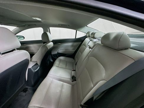 Used 2017 Hyundai Elantra Limited w/ Limited Tech Package 04 image 28