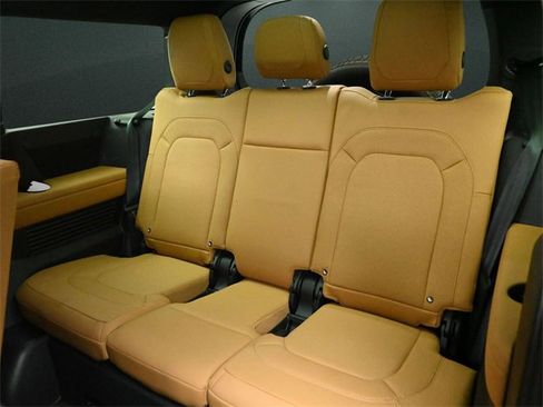 Used 2024 Land Rover Defender 130 S image 16