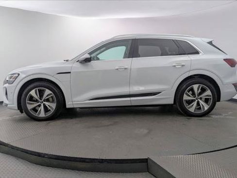Used 2024 Audi Q8 e-tron Premium Plus w/ Premium Plus Package AWD/4WD image 3