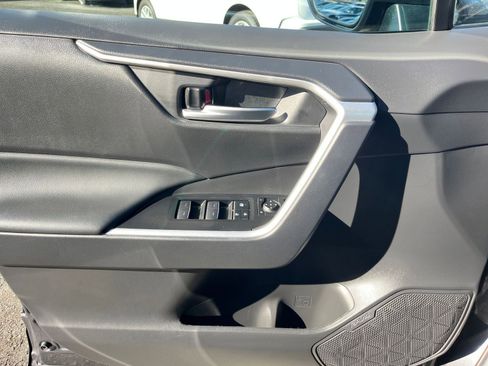 Used 2025 Toyota RAV4 XLE image 20