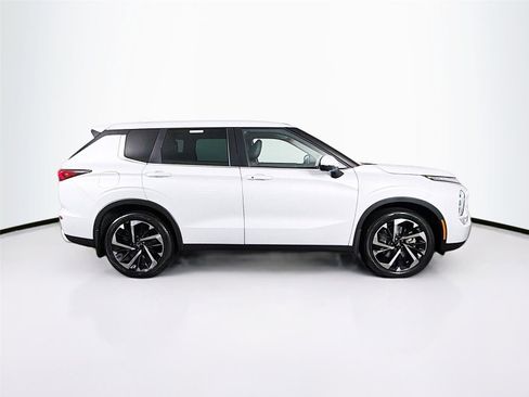 Used 2023 Mitsubishi Outlander SE FWD image 8