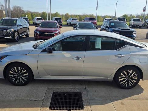 Used 2024 Nissan Altima 2.5 SV image 5