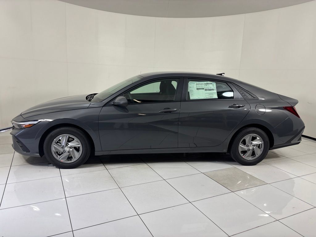 New 2026 Hyundai Elantra SE FWD image 2