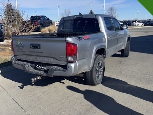 Used 2017 Toyota Tacoma TRD Sport image 3