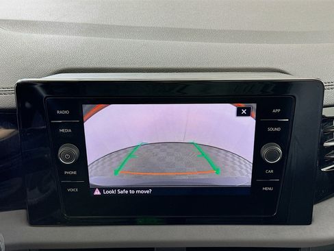 Used 2025 Volkswagen Jetta SE image 22