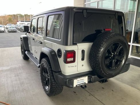 Used 2019 Jeep Wrangler Unlimited Sport image 19