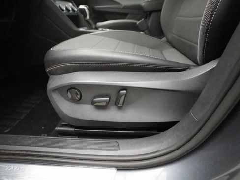 Used 2022 Volkswagen Taos SE image 28