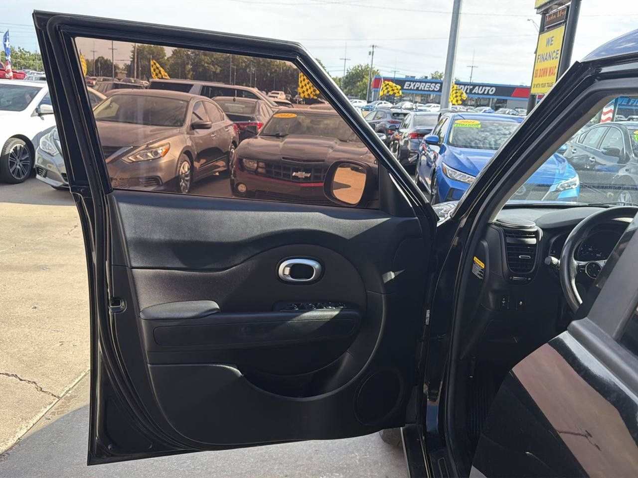 Used 2017 Kia Soul FWD image 12