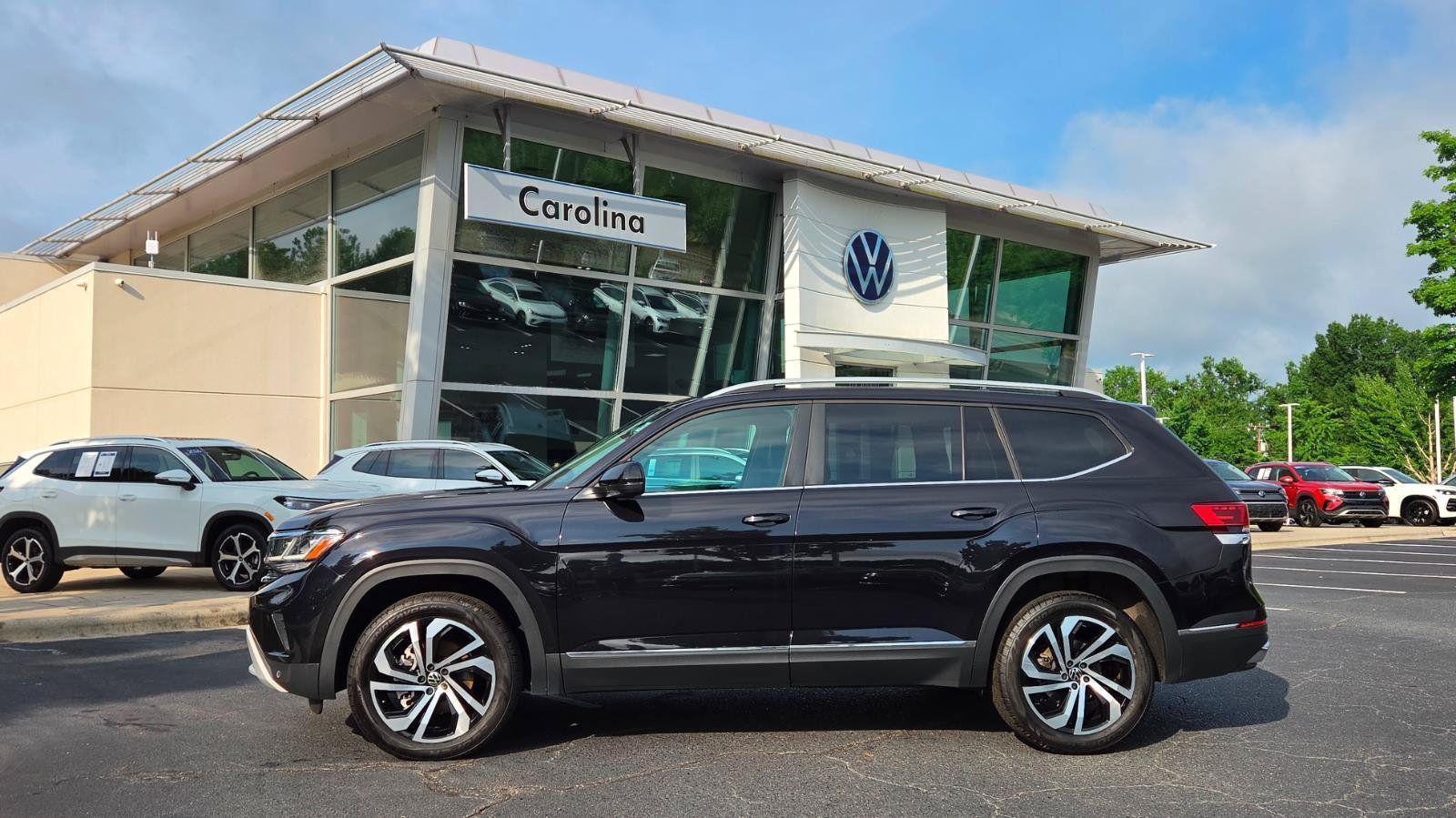 Certified 2022 Volkswagen Atlas SEL AWD/4WD image 2