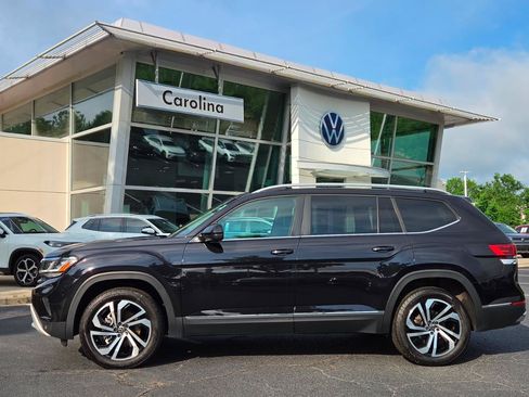 Certified 2022 Volkswagen Atlas SEL AWD/4WD image 2