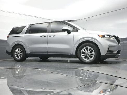 Used 2022 Kia Carnival LX FWD image 28