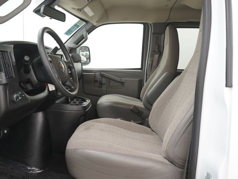 Used 2025 Chevrolet Express 3500 LT w/ LT Preferred Equipment Group RWD image 17