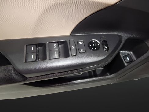 Used 2020 Honda Civic LX image 9