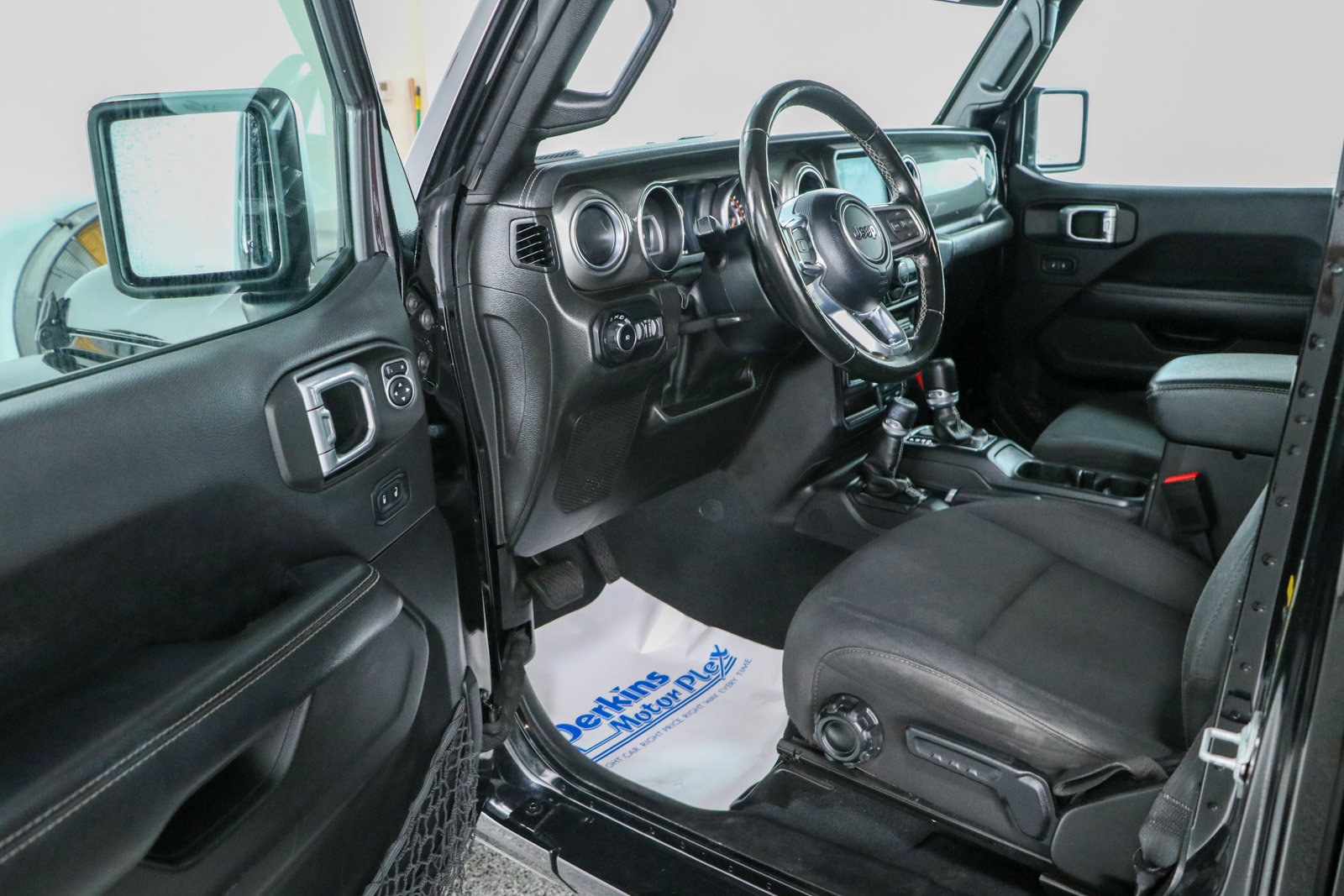 Used 2022 Jeep Wrangler Unlimited Sahara w/ Cold Weather Group AWD/4WD image 3