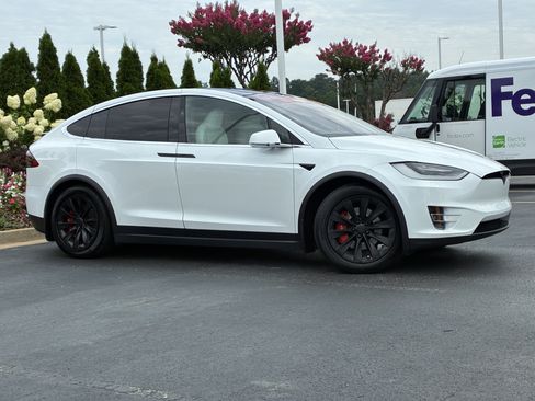 Used 2020 Tesla Model X Long Range AWD/4WD image 3