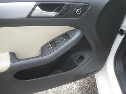 Used 2014 Volkswagen Jetta SE image 17