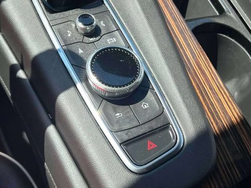 Used 2024 Cadillac Escalade ESV Premium Luxury AWD/4WD image 32