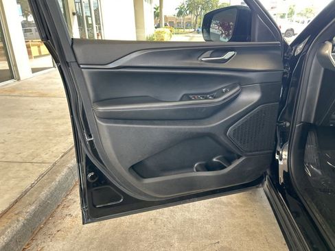 Used 2023 Jeep Grand Cherokee L Altitude image 40