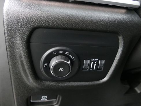 Used 2024 Jeep Grand Cherokee Limited w/ Black Appearance Package AWD/4WD image 19