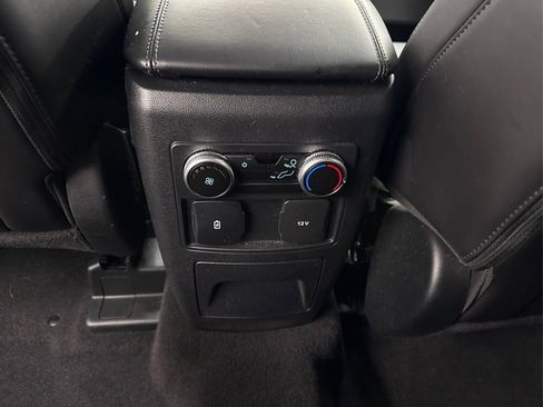 Used 2024 Ford Explorer XLT w/ Equipment Group 202A image 32