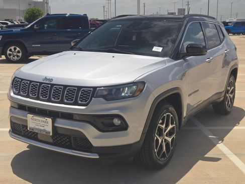 Used 2025 Jeep Compass Limited AWD/4WD image 7