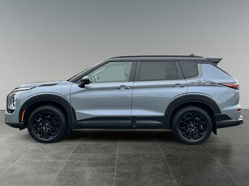 Used 2025 Mitsubishi Outlander AWD image 5