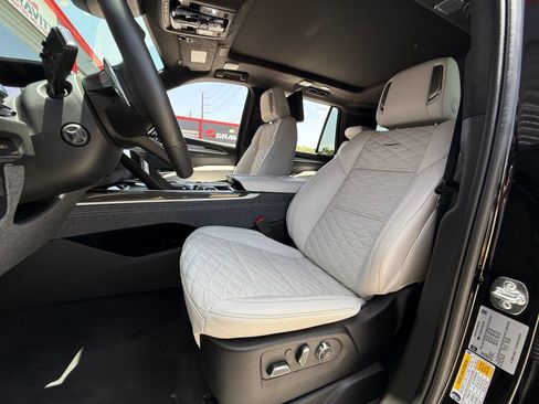 Used 2025 Cadillac Escalade V AWD/4WD image 19