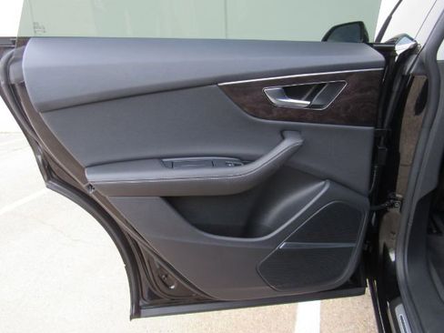 Used 2023 Audi Q8 Premium Plus w/ Premium Plus Package image 19