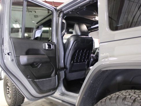 Used 2022 Jeep Wrangler Unlimited Rubicon w/ Xtreme Recon 35" Tire Package AWD/4WD image 31