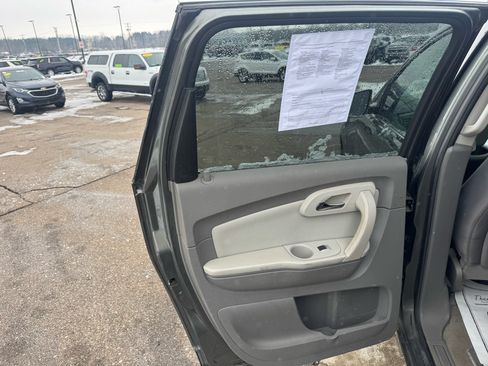 Used 2011 Chevrolet Traverse LT image 14