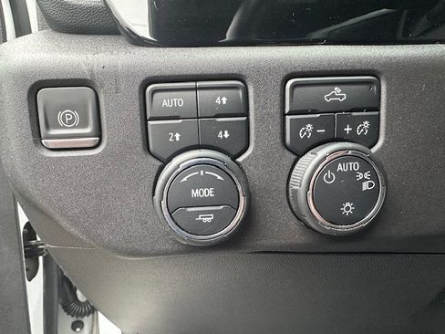 Used 2022 Chevrolet Silverado 1500 LT image 14